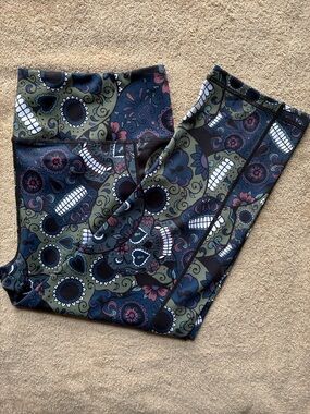 Constantly Varied Gear XXL Olive Black Navy Sugar Skull Capris